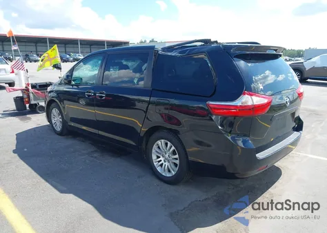 2016 Toyota Sienna Xle 8 Passenger z USA, uszkodzony, nr VIN 5TDYK3DC8GS711357